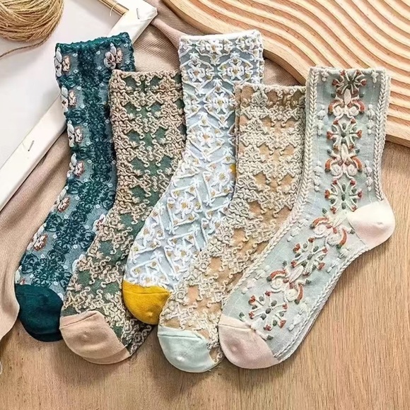 Accessories - Women’s Floral Tube Socks 5 Pairs